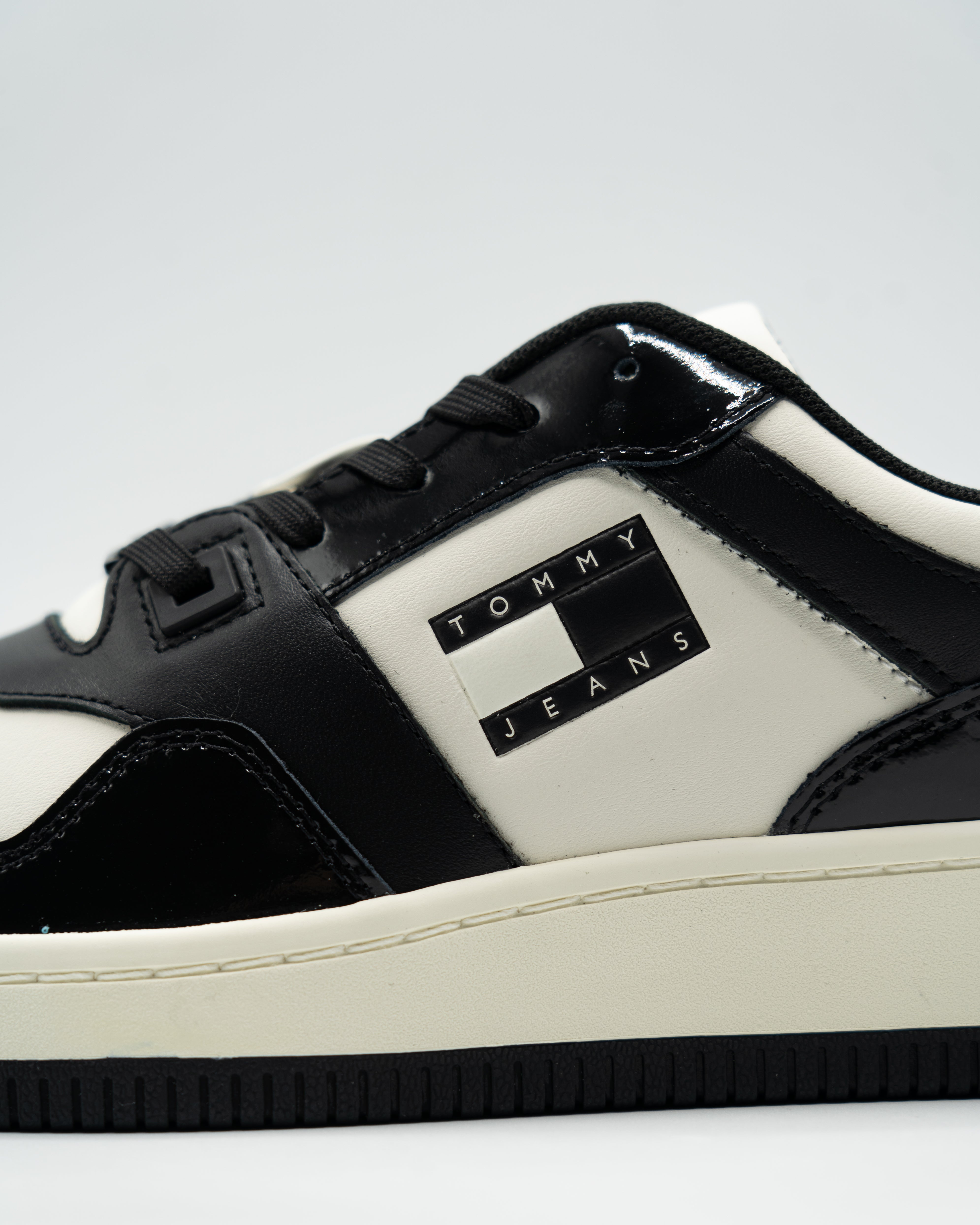 Retro Basket Sneaker