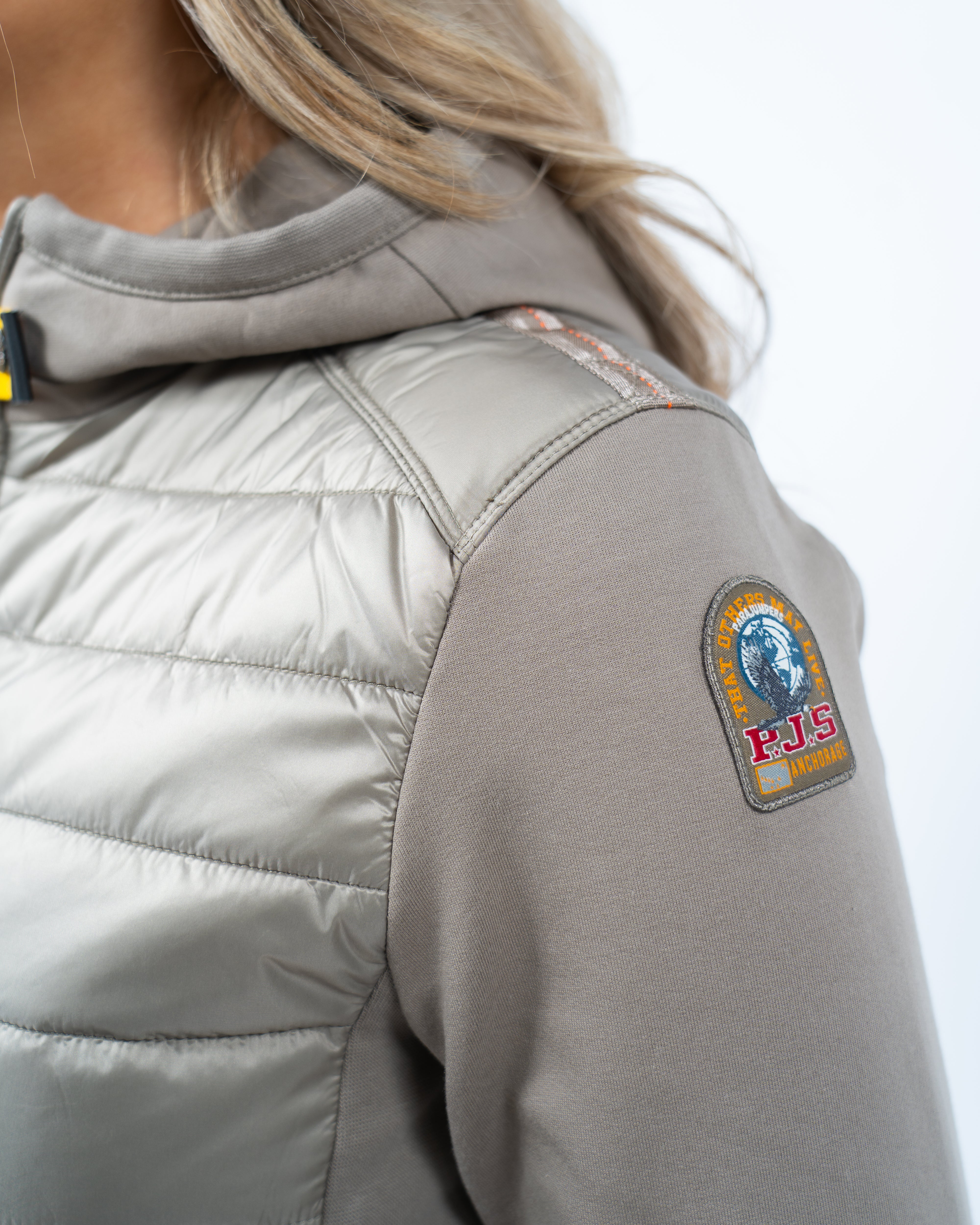 Caelie Zomerjas met Capuchon Fleece & Puffer