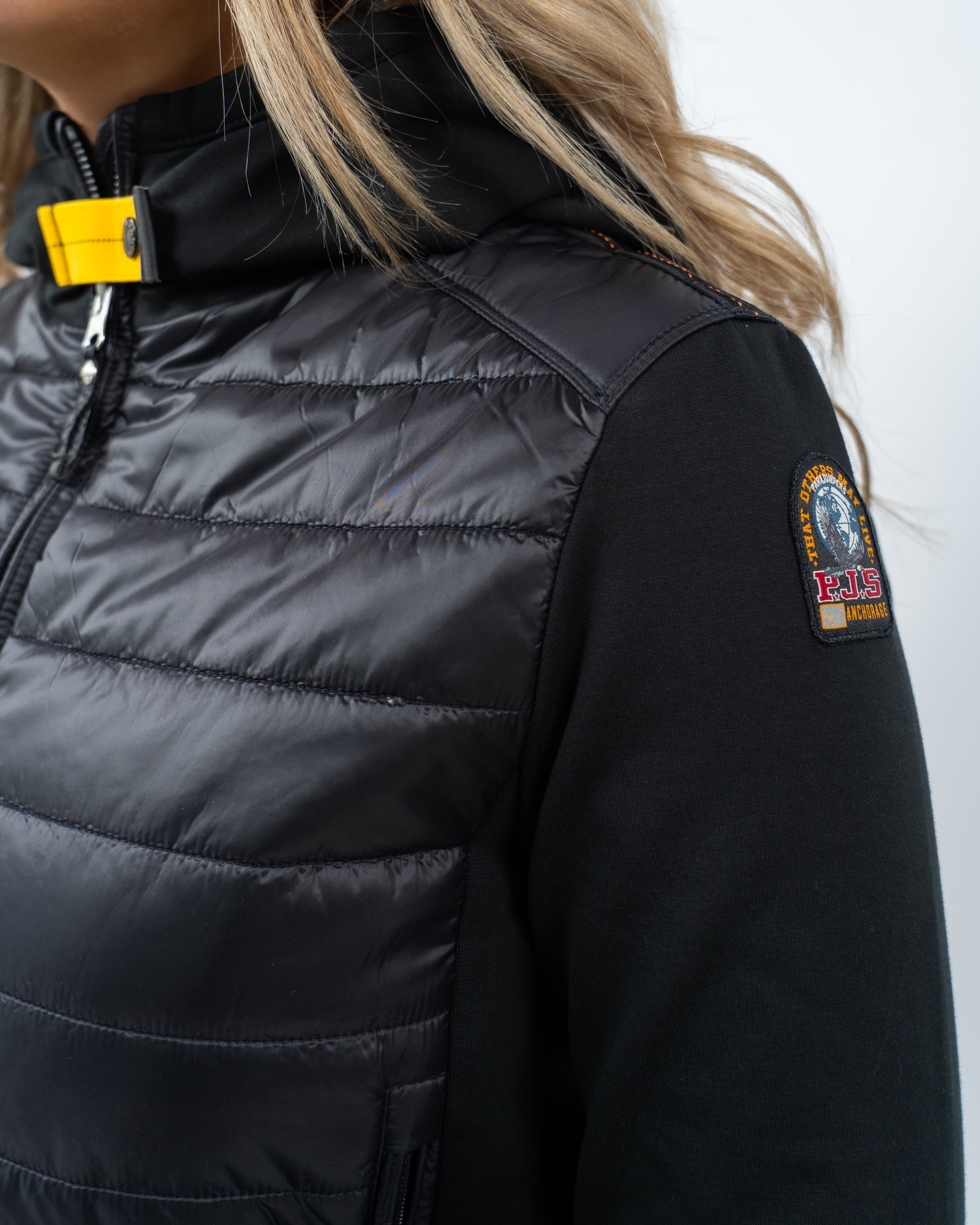 Caelie Zomerjas met Capuchon Fleece & Puffer