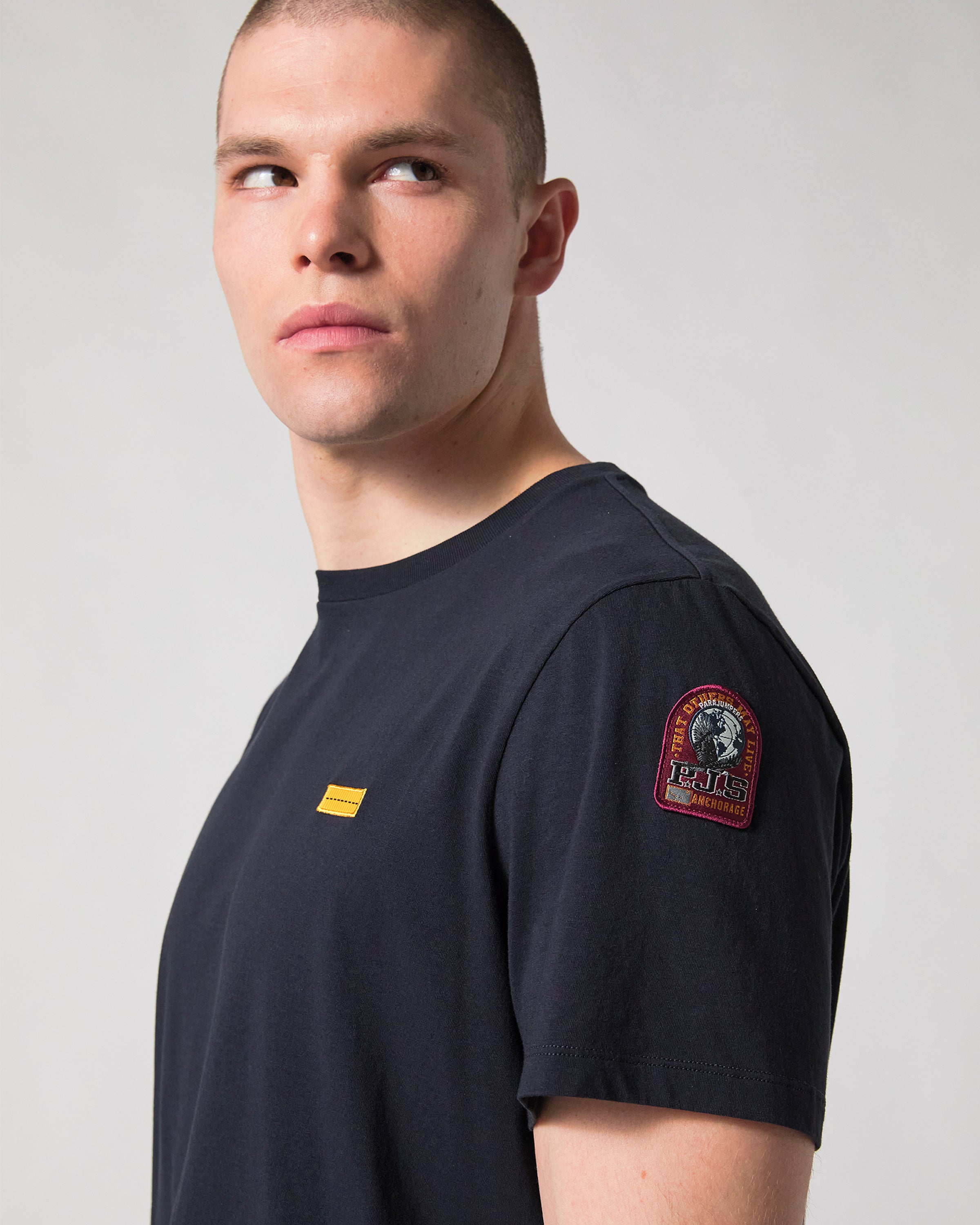 Iconic T-Shirt Institutional