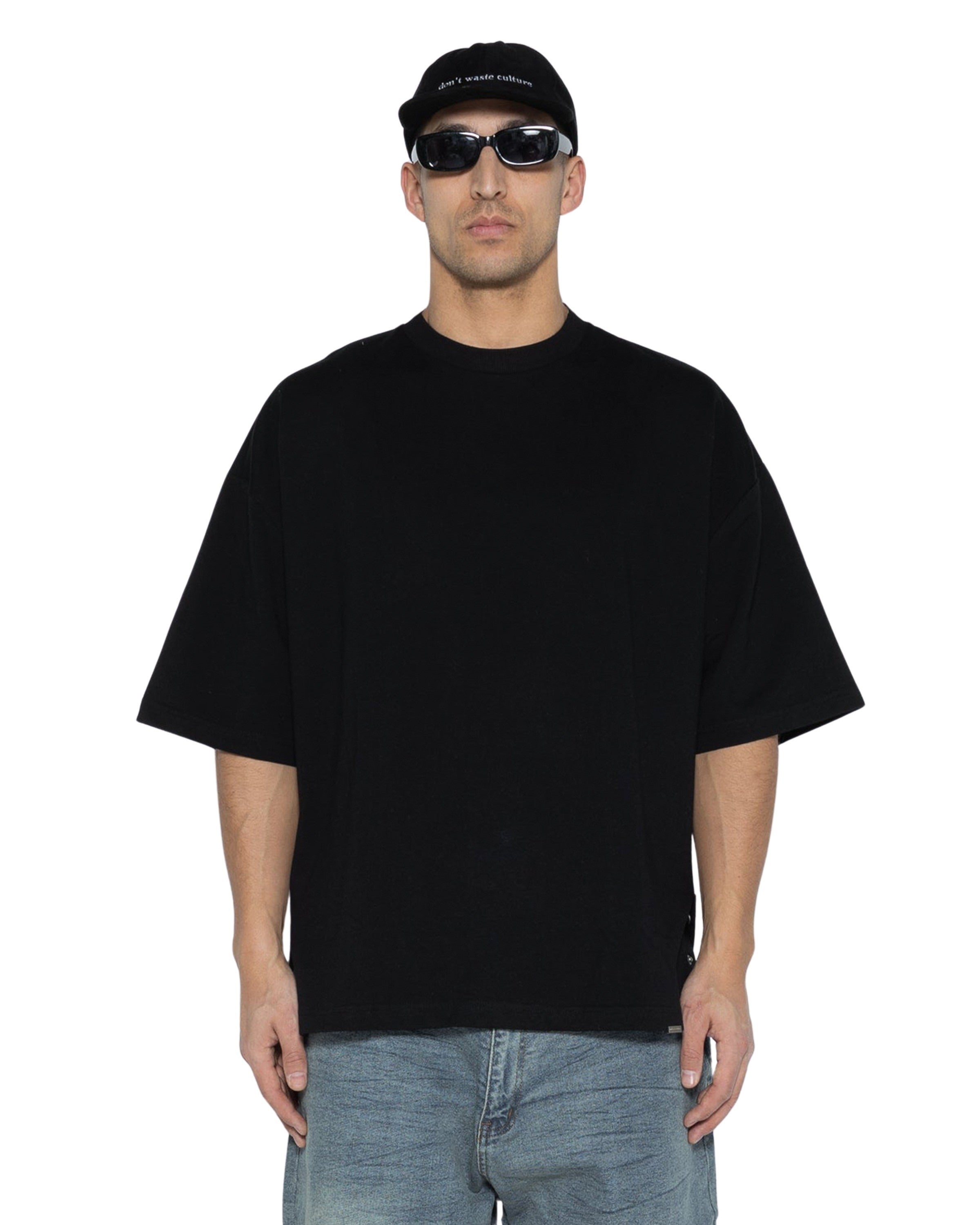 Rema Blanco very oversized t-shirt with button hem closure