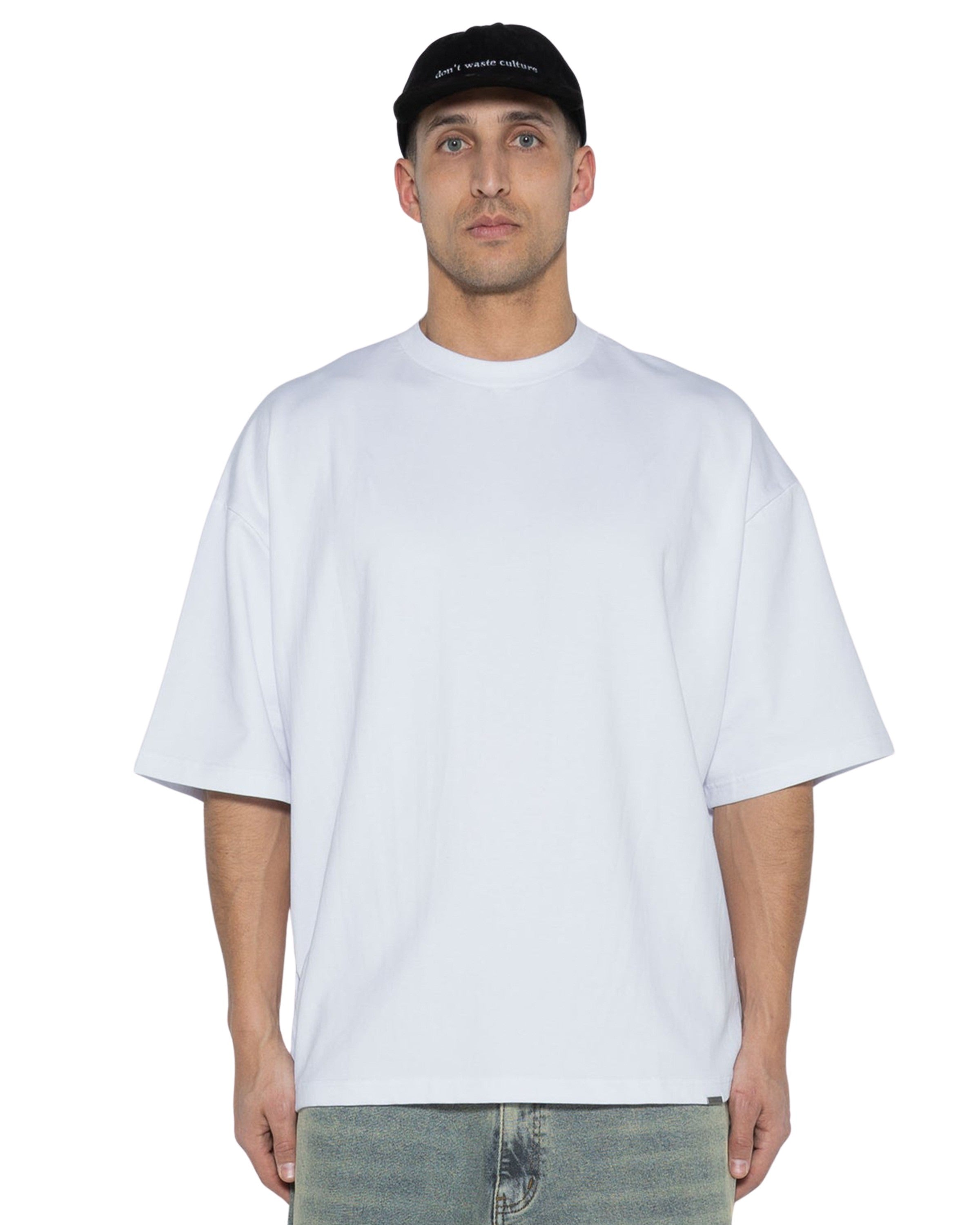 Elaga Blanco very oversized t-shirt with button hem closure