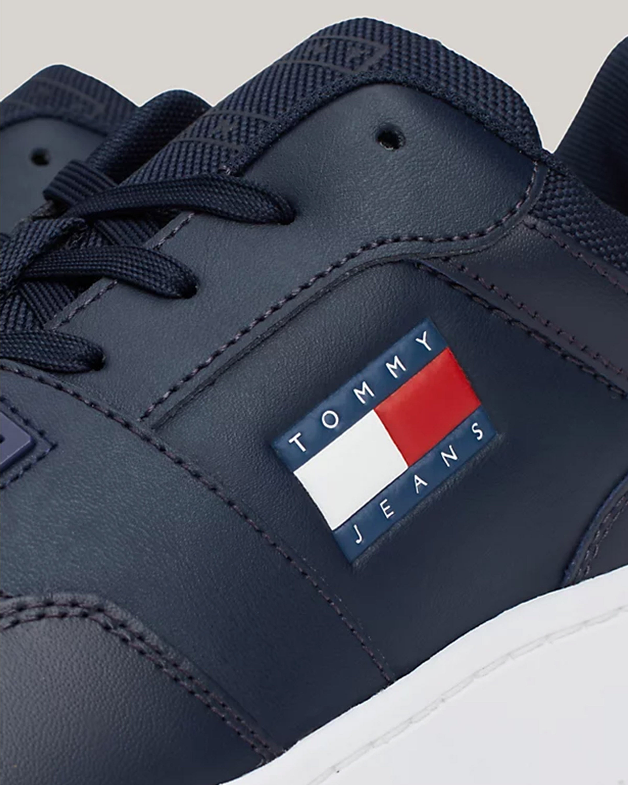 Retro Basket Sneaker