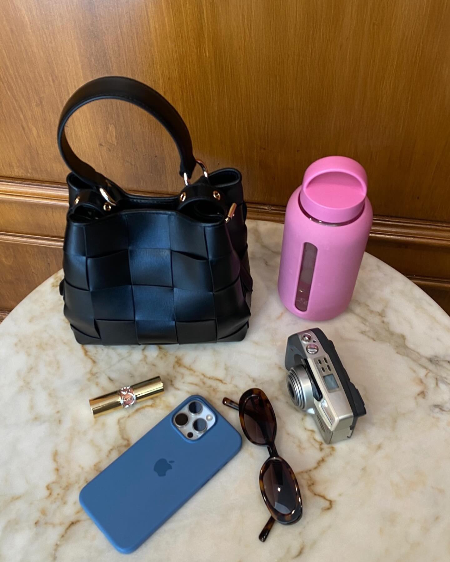 Small Chiara Braided Florence Zwart met Goud Schoudertas