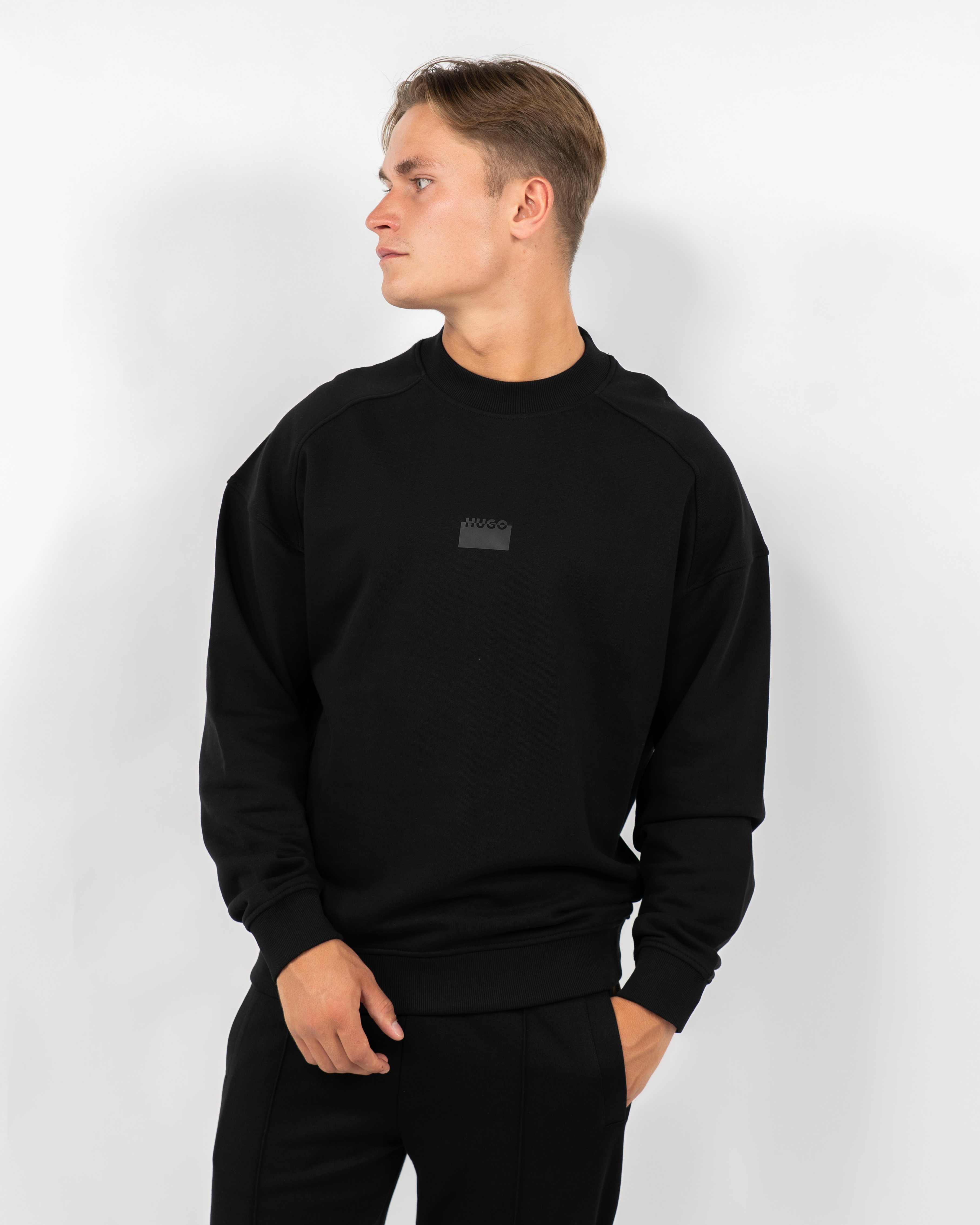 Delastcrew Sweater