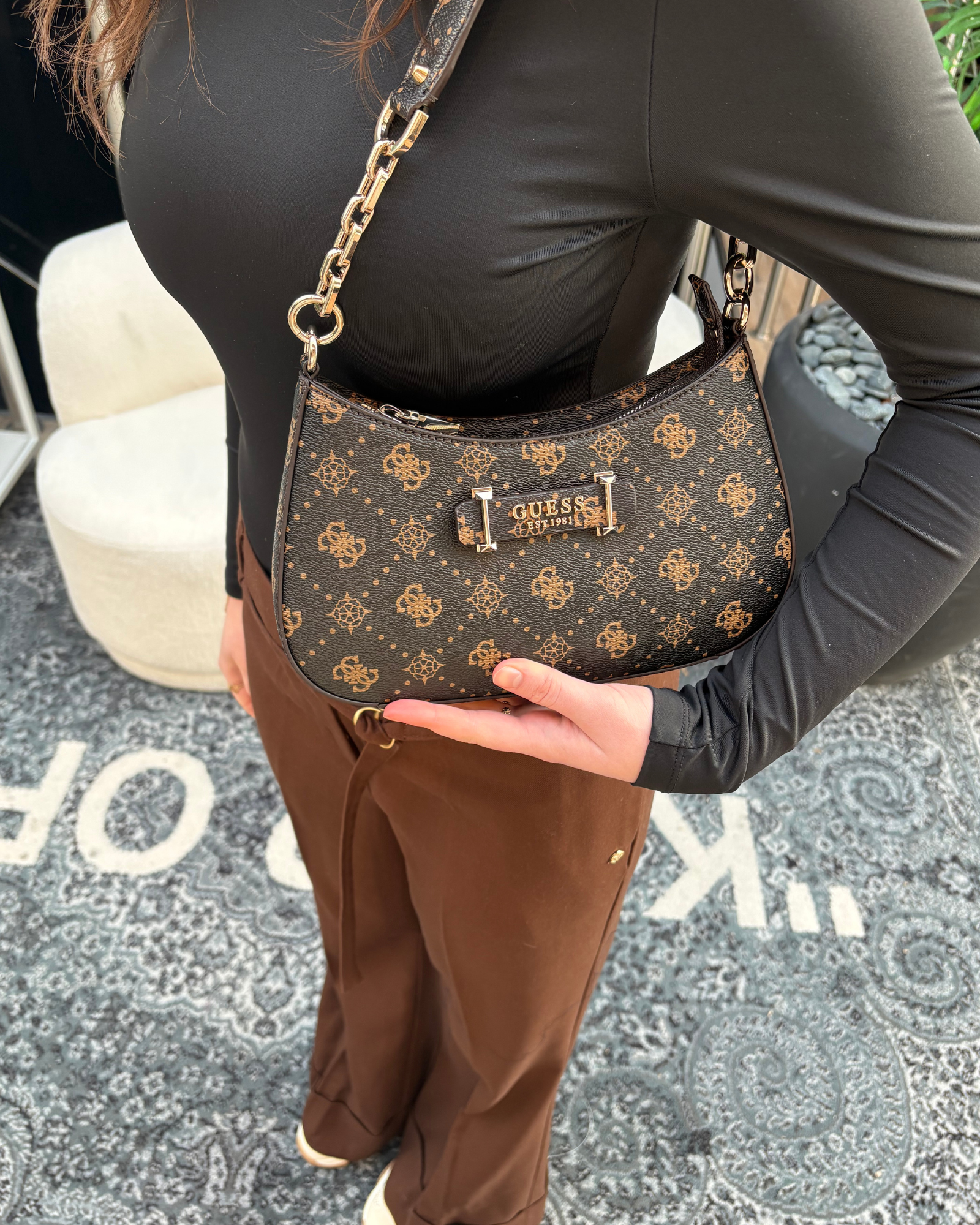 Carrie Logo Top Zip Schoudertas