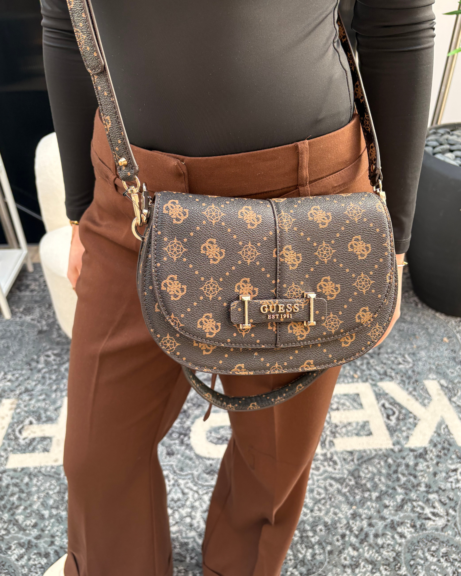 Carrie Logo Flap Schoudertas