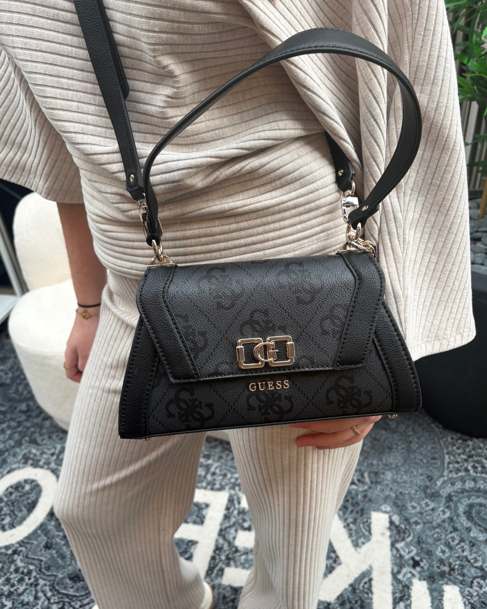 Karnilla Logo Flap Schoudertas