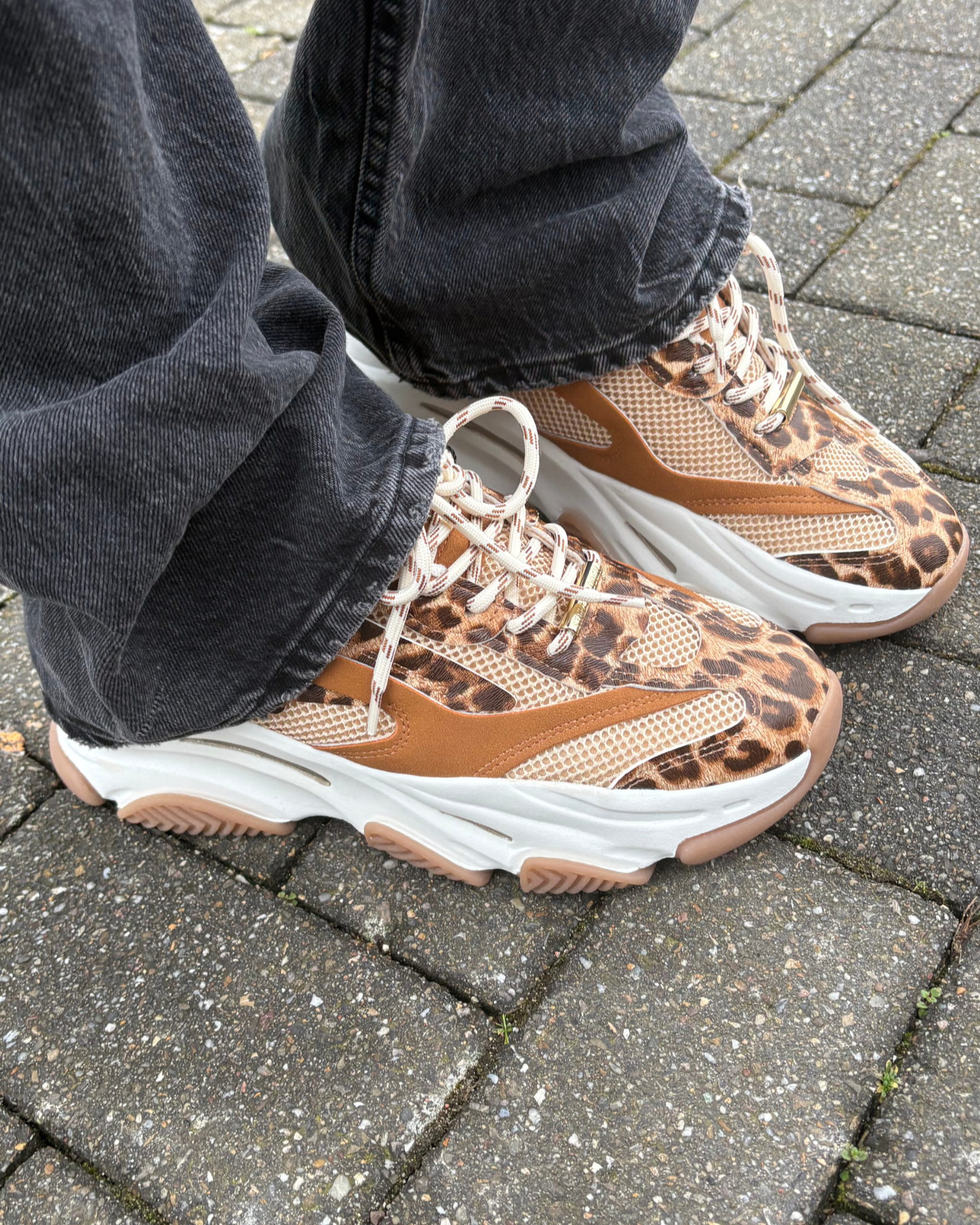 Possession-E Sneakers