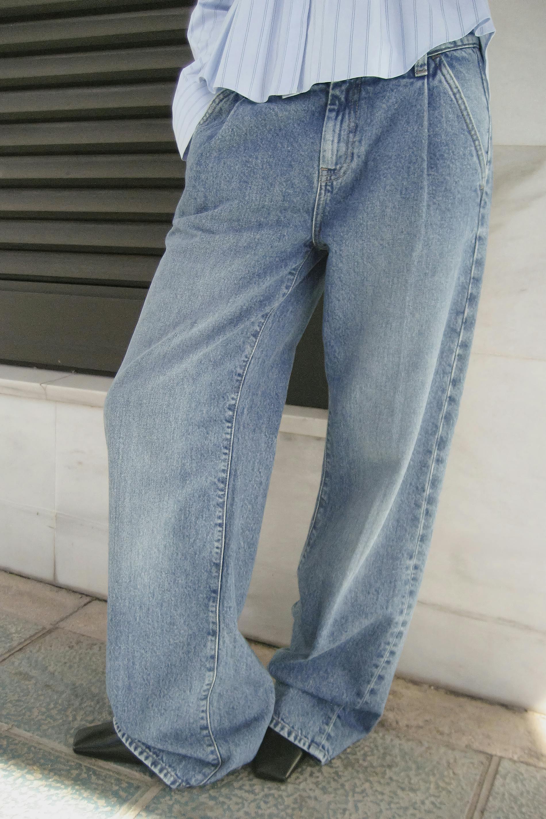 Pleated Slouchy Jeans